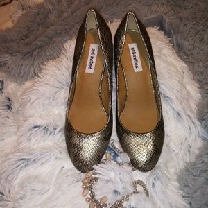 Unlisted Brand Silver Grey Snake Skin Print Pumps